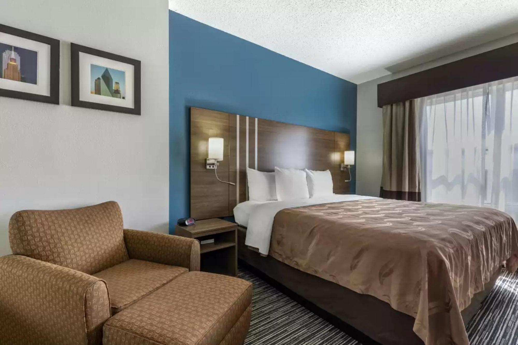Quality Inn & Suites I-35 E-Walnut Hill Dallas Exteriér fotografie