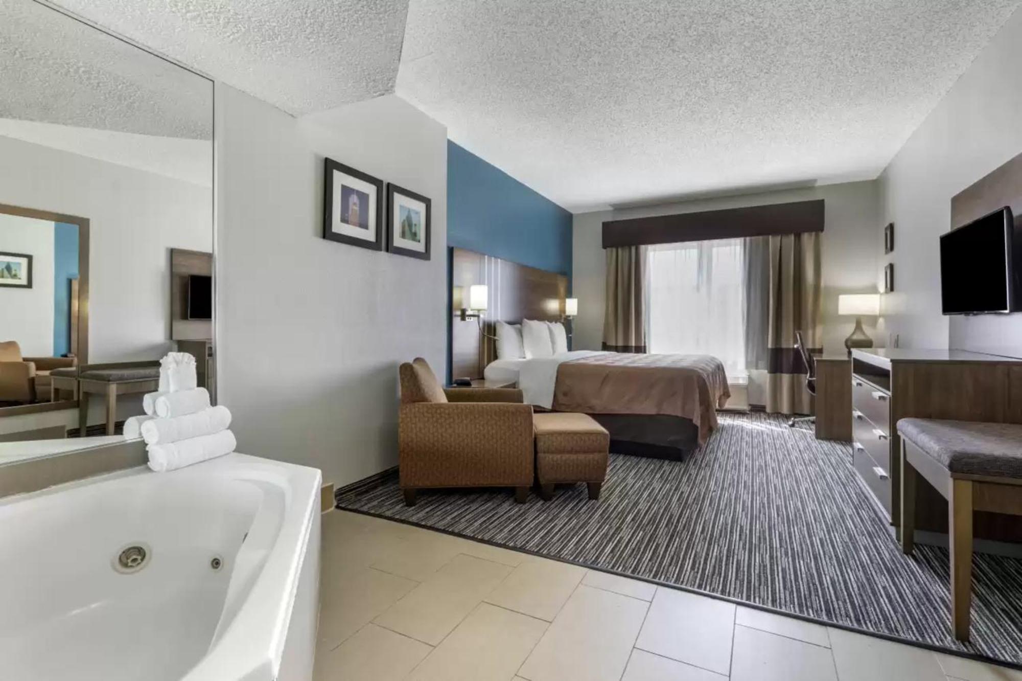 Quality Inn & Suites I-35 E-Walnut Hill Dallas Exteriér fotografie
