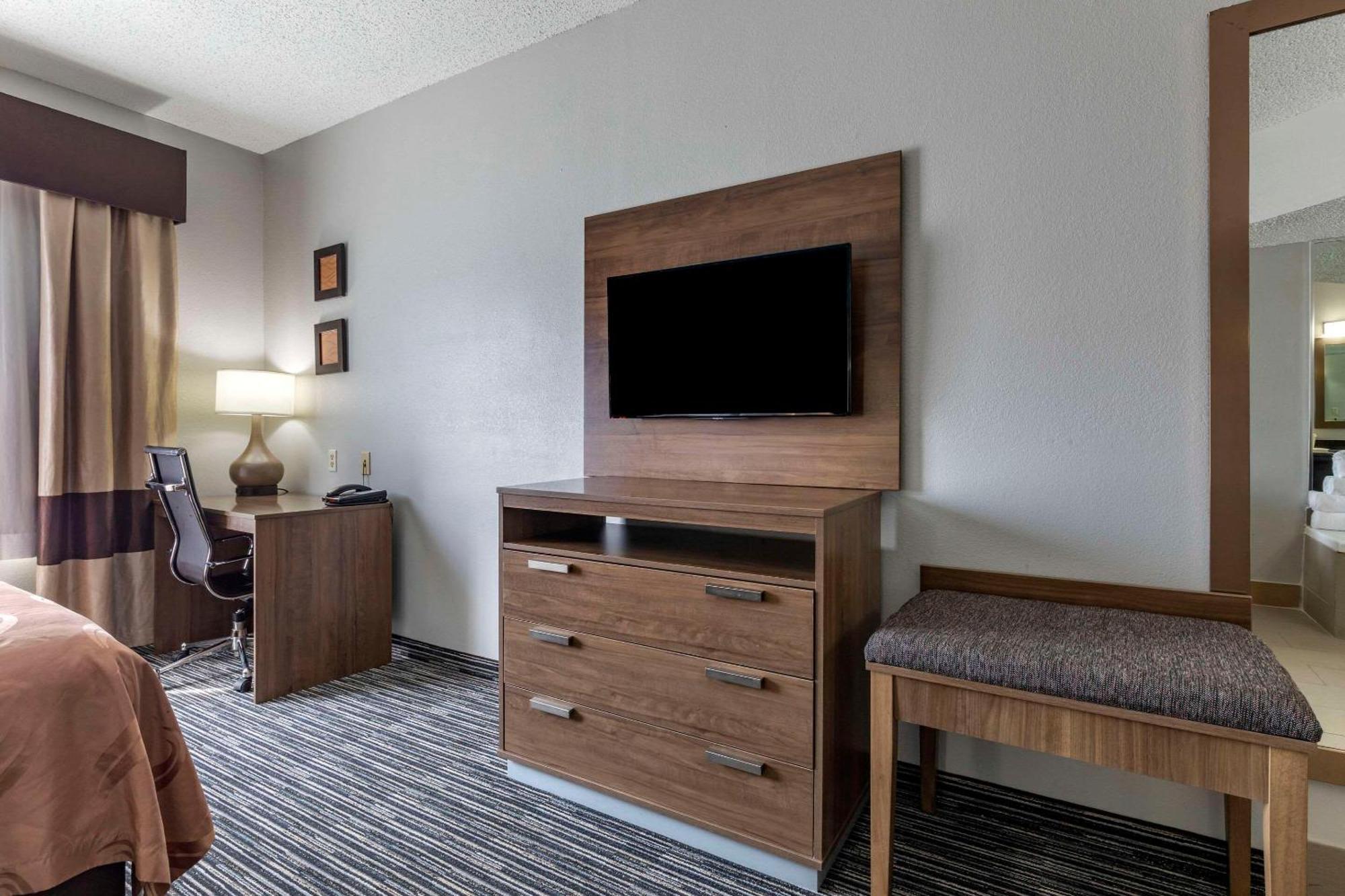 Quality Inn & Suites I-35 E-Walnut Hill Dallas Exteriér fotografie