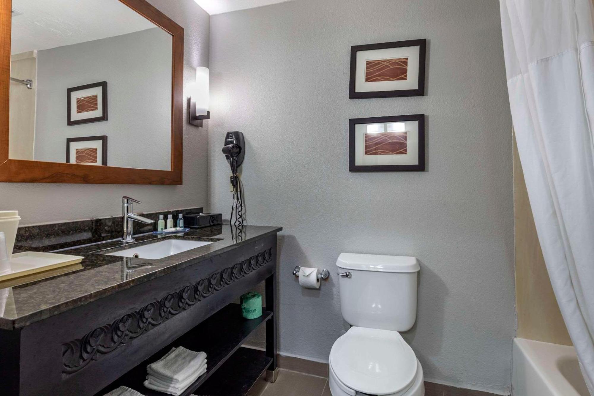 Quality Inn & Suites I-35 E-Walnut Hill Dallas Exteriér fotografie